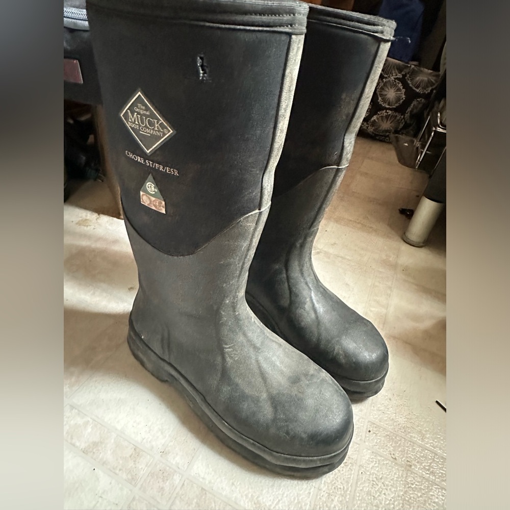 CSA Muck work boots. M8 W9